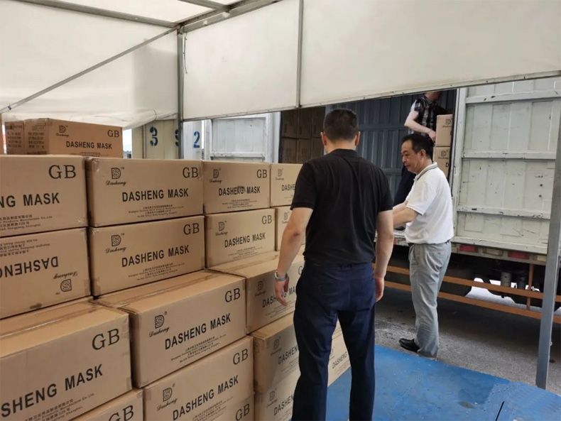 助力揚(yáng)州抗役上海大勝公司捐贈(zèng)25萬(wàn)只防疫口罩2