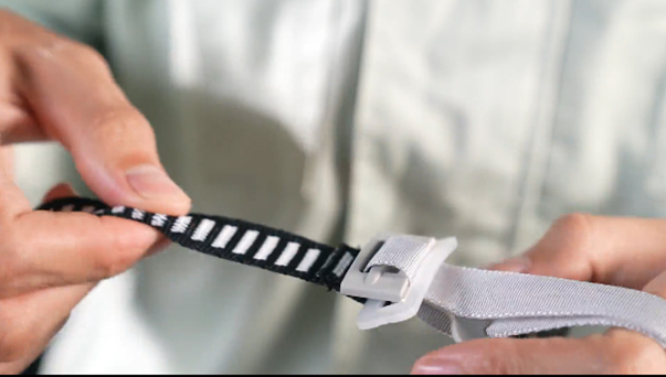 梅思安Y型四點(diǎn)式下頦帶安全帽安裝方法5