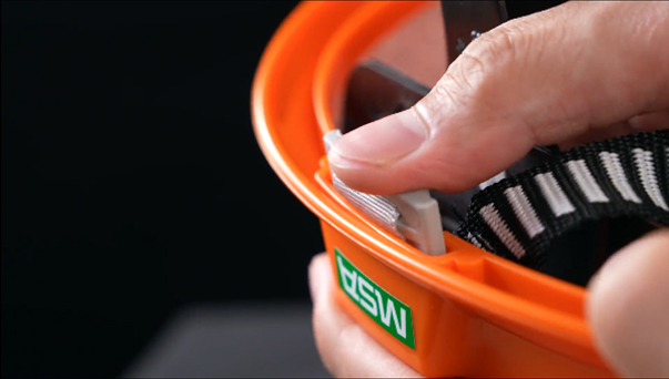 梅思安Y型四點(diǎn)式下頦帶安全帽安裝方法7