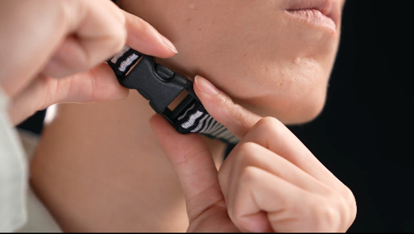 梅思安Y型四點(diǎn)式下頦帶安全帽安裝方法16