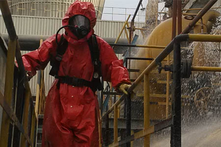 化工廠穿戴個人防護用品防護